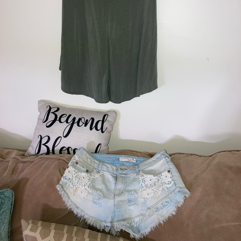 Size 7 no boundaries women’s shorts